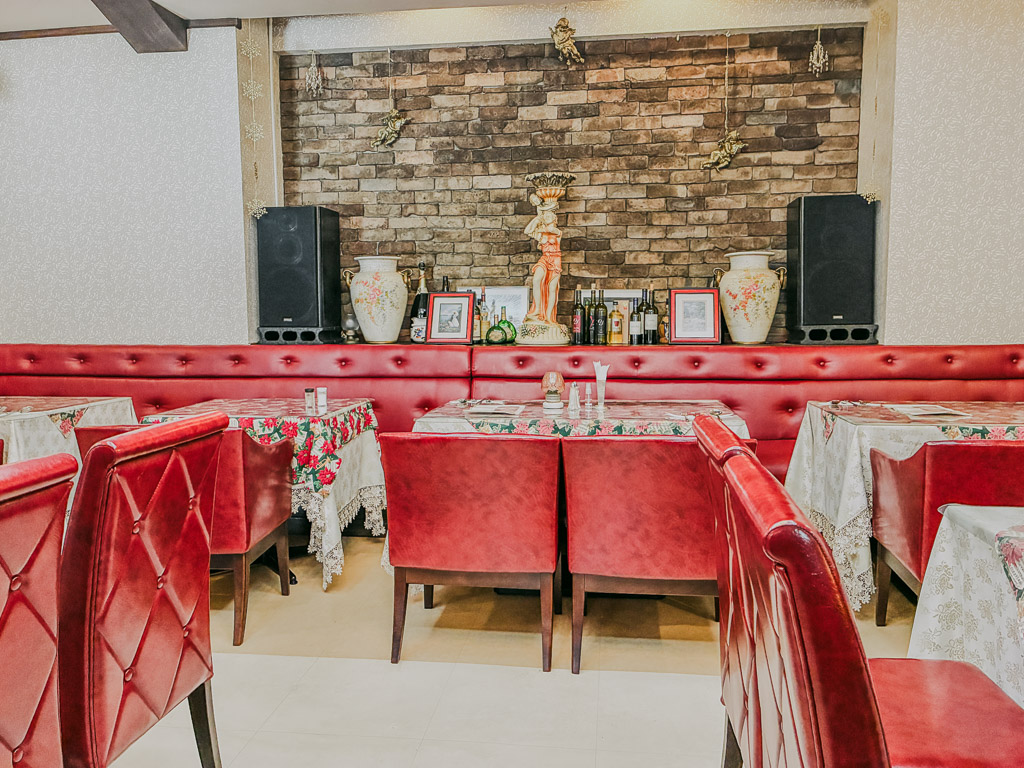 匹茲堡論壇 磚牆 天使雕像 用餐空間另一角