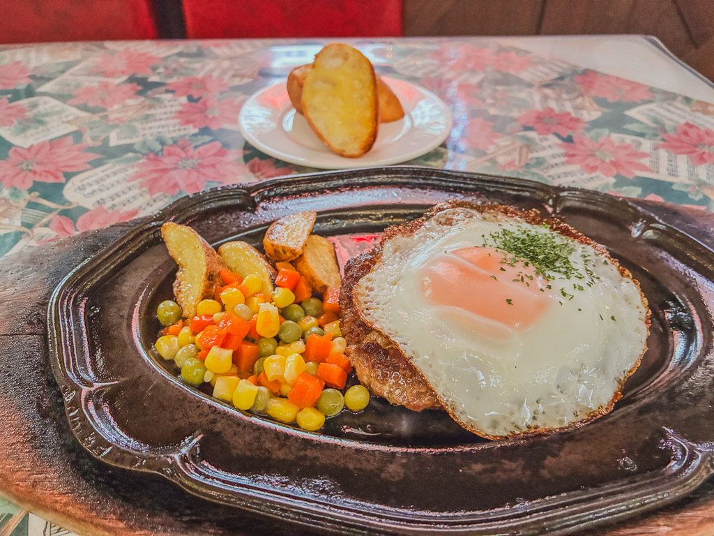 匹茲堡論壇 漢堡排 半熟太陽蛋 配菜 馬鈴薯