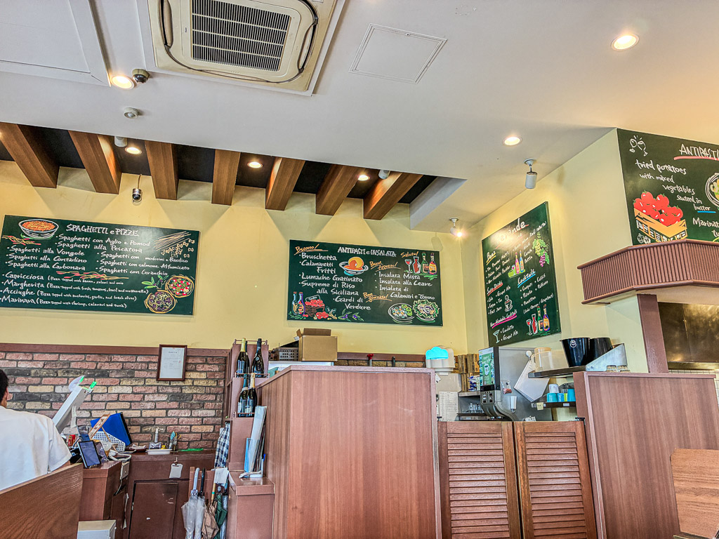 卡布里喬莎天久店 店內黑板手寫菜單裝潢