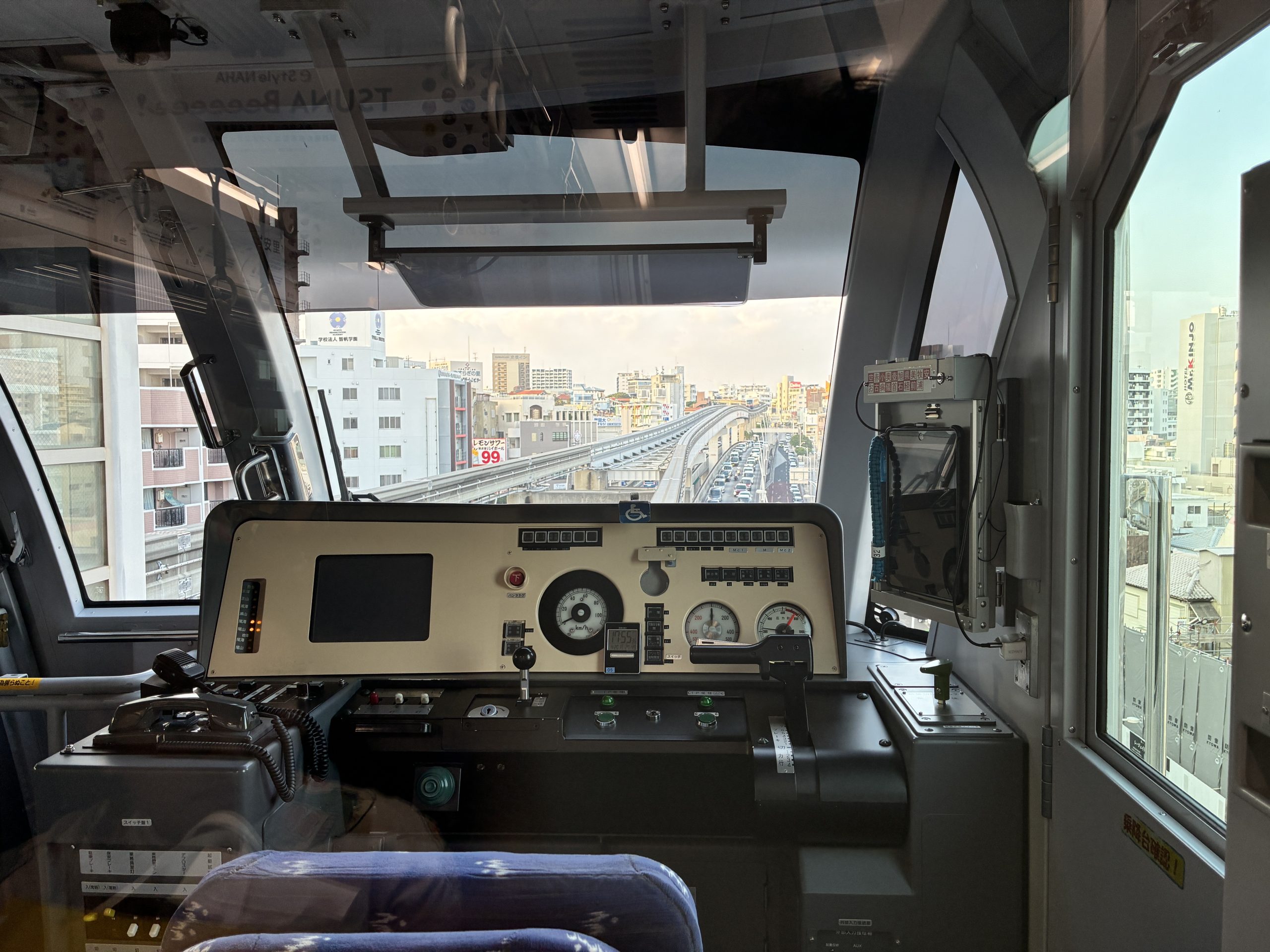 那霸單軌電車 (ゆいレール) 駕駛室視角