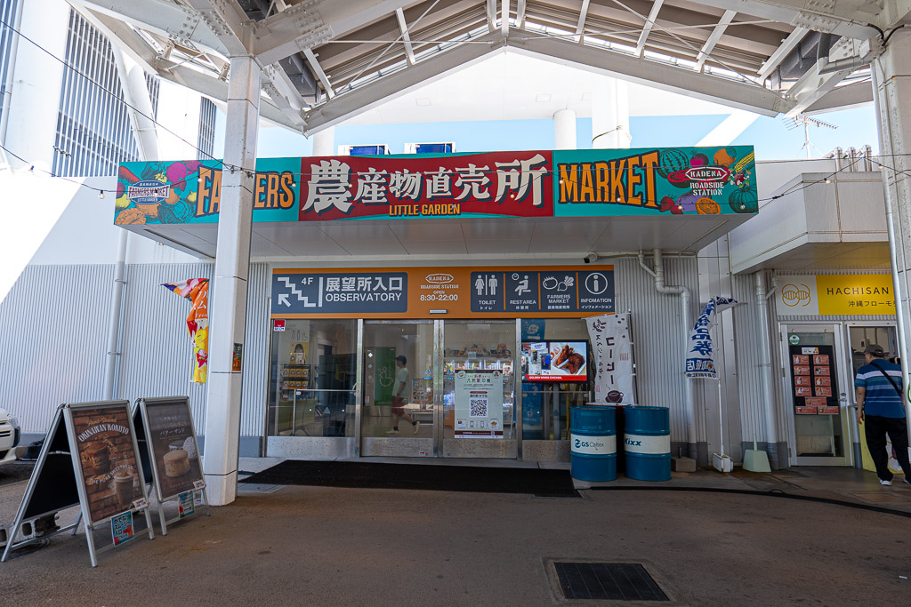 道之驛嘉手納一樓農產直賣所LITTLE GARDEN旁通往四樓展望台的入口