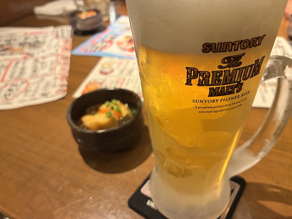 海のちんぼらぁ的生啤與沖繩風味小菜（お通し）