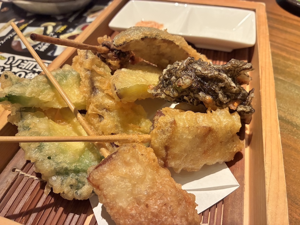 海のちんぼらぁ綜合天婦羅 — 蔬菜與魚類的酥脆現炸天婦羅