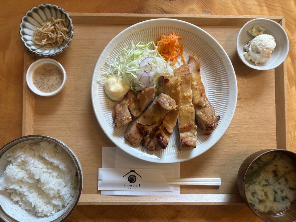 斜里町郊區的9月星空 — 樺樹並木與清晰可見的銀河