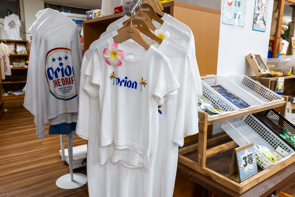 紀念品店販售的沖繩Orion啤酒圖案T恤