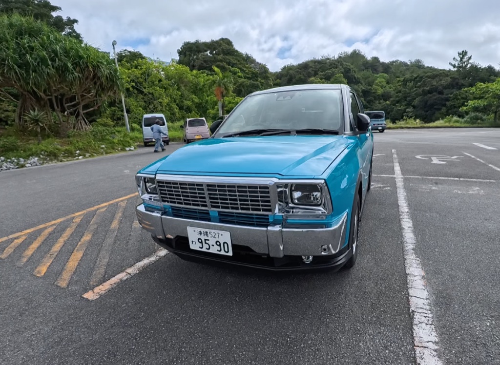 沖繩機場租車櫃檯前辦理追加駕駛登記的代表照片