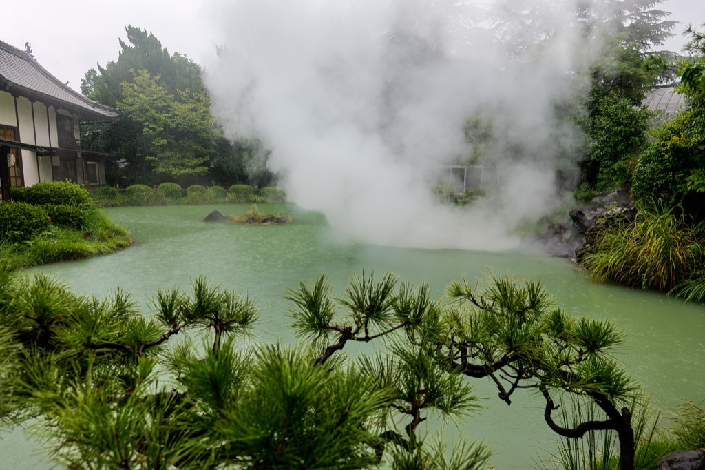 灶地獄的藍色池水