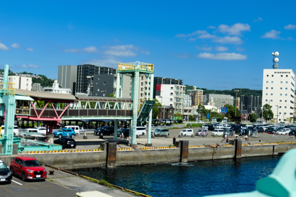 從櫻島渡輪眺望鹿兒島港與市區海岸