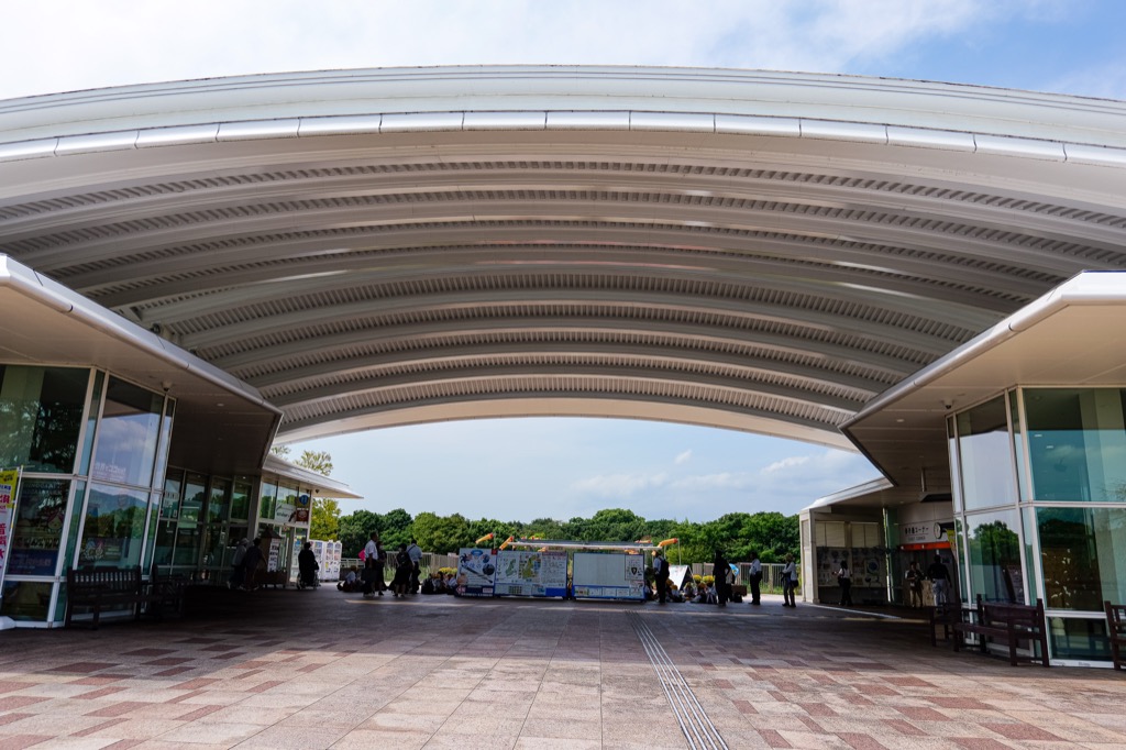吉野ヶ里歷史公園東口|歷史公園中心入口拱門